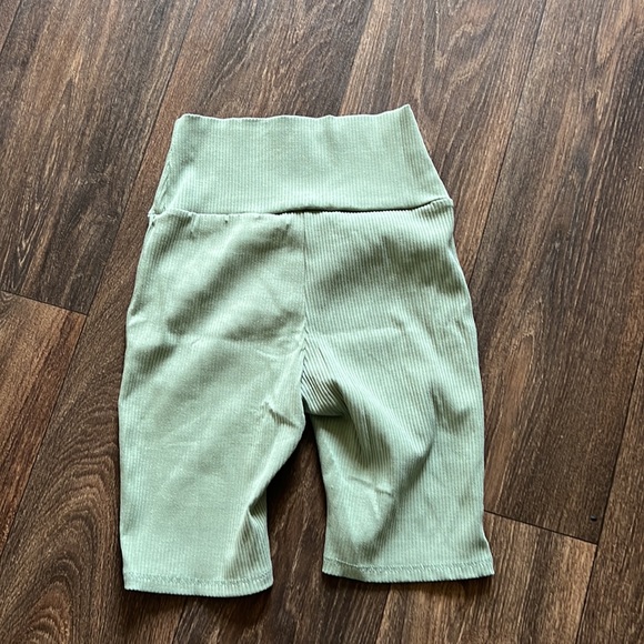 Ribbed Biker Shorts - Picture 3 of 4